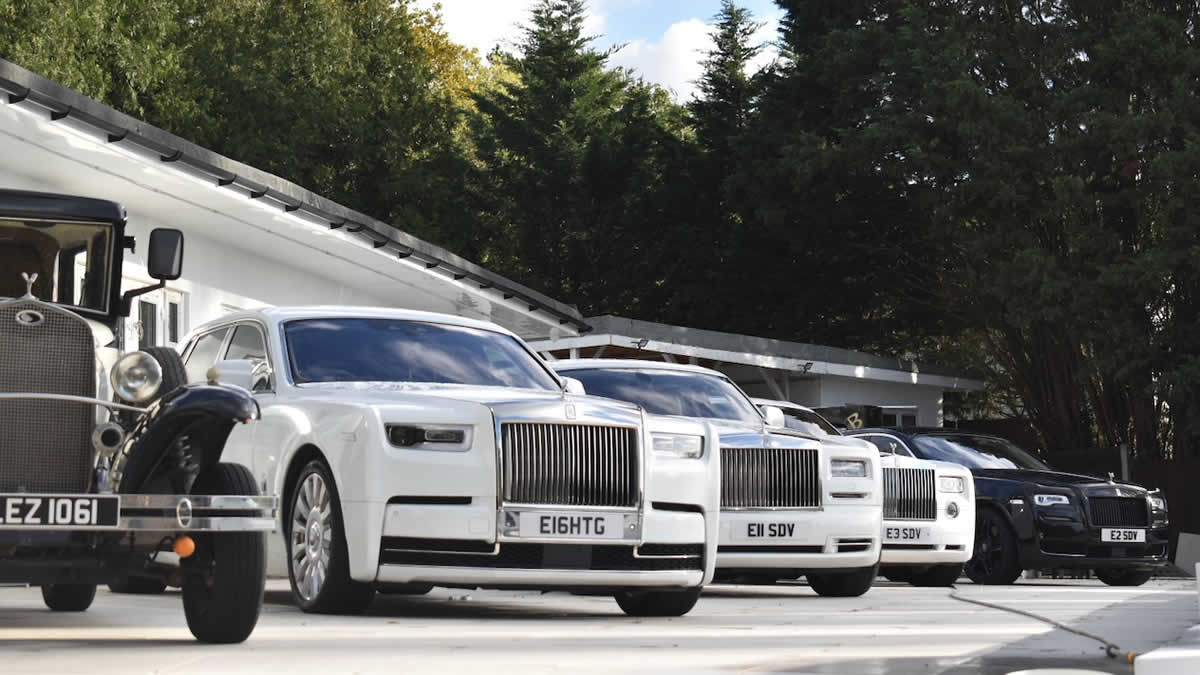 Rolls Royce wedding car lineup